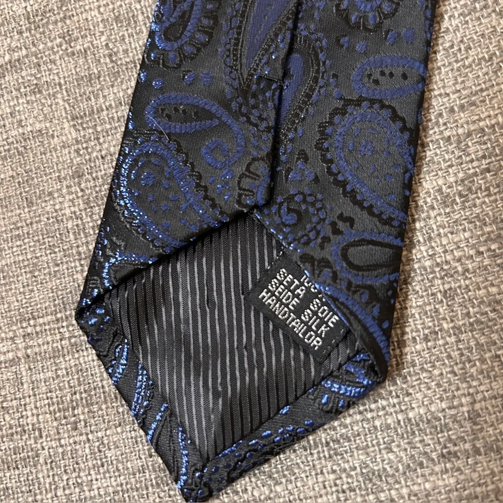 Elegant Black Paisley Necktie
